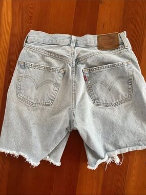 💙 Levi’s 501’s shorts Light Blue Distressed Denim Shorts perfectly broken in